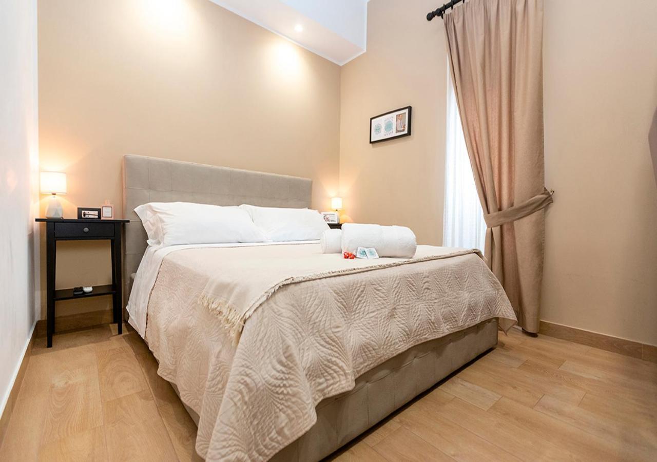 B&B Vico Milano 18 Naples Luaran gambar
