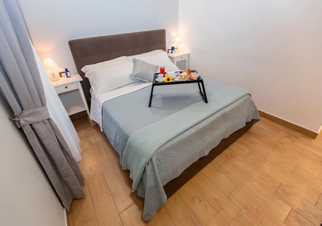 B&B Vico Milano 18 Naples Luaran gambar