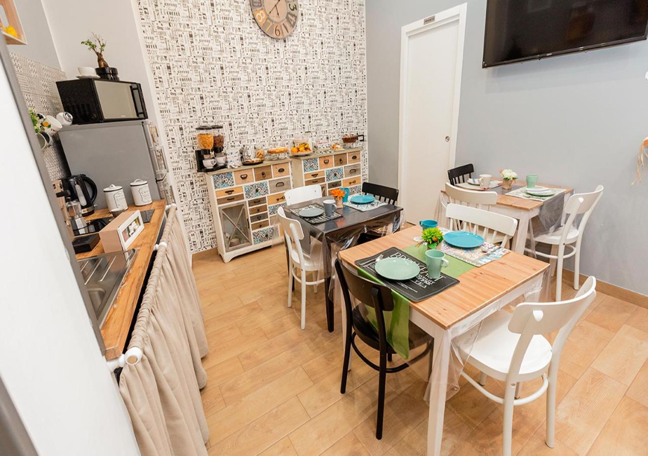 B&B Vico Milano 18 Naples Luaran gambar