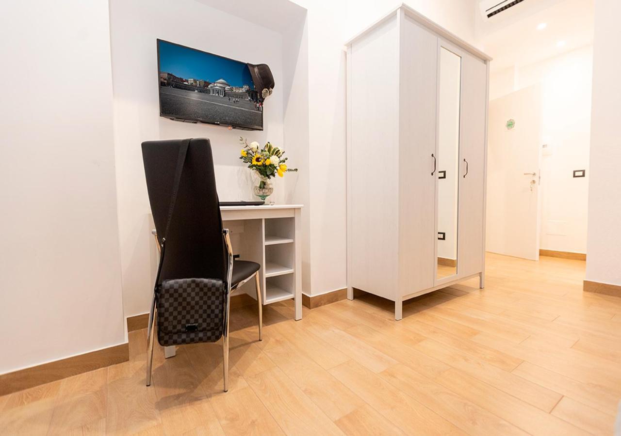 B&B Vico Milano 18 Naples Luaran gambar